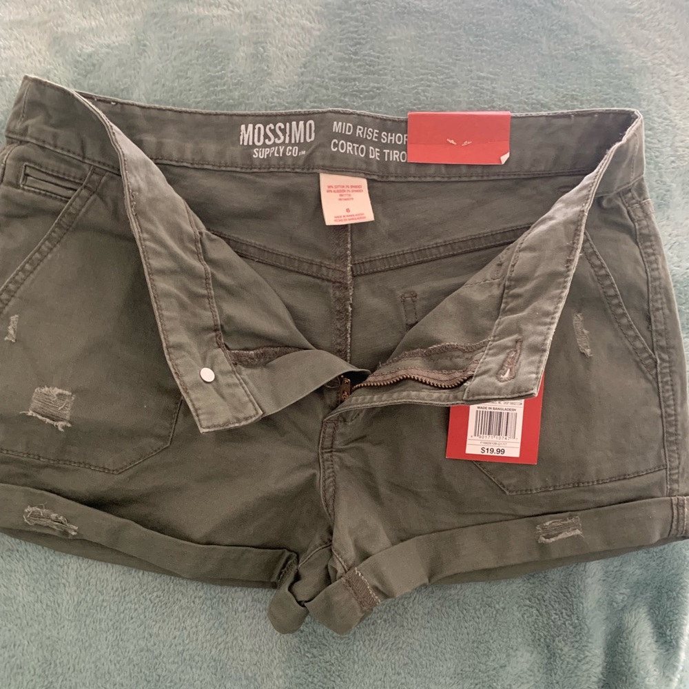 Mossimo Olive shorts size 6